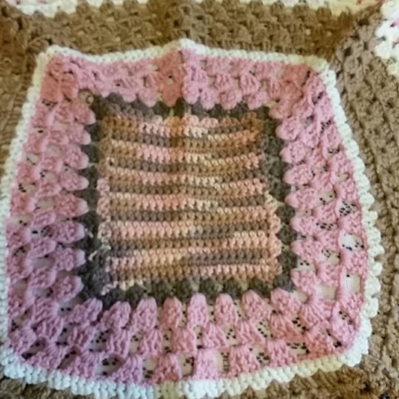 Hand Crocheted Table Topper - NEW - Picture 3 of 4